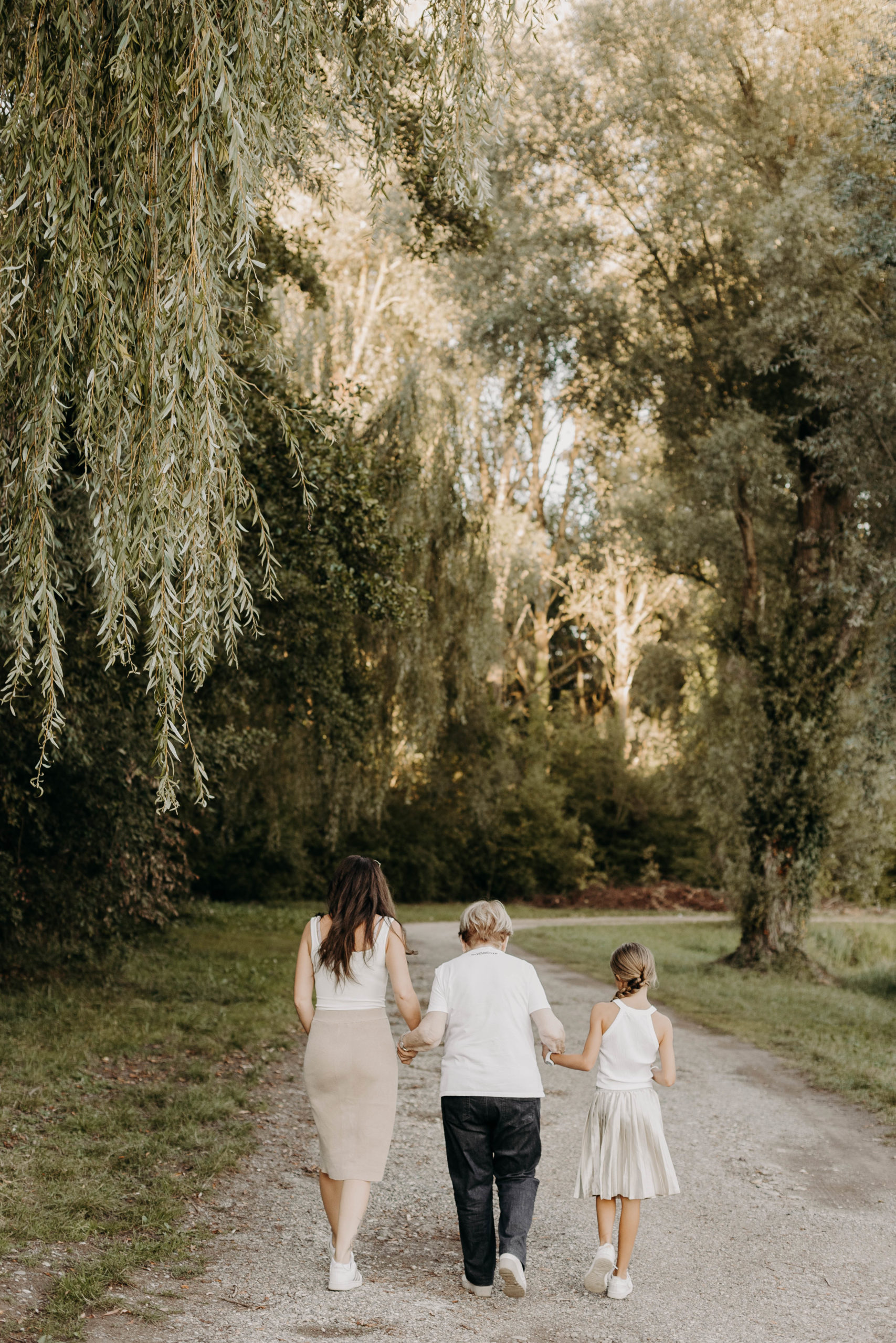 un enfant et ses grands-parents