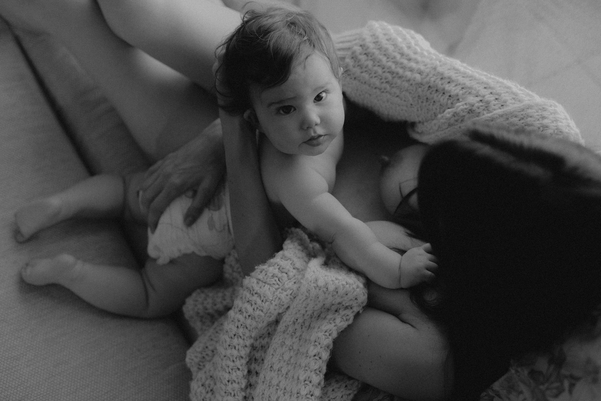 venir de femme enceinte caché dans une plante tropicale